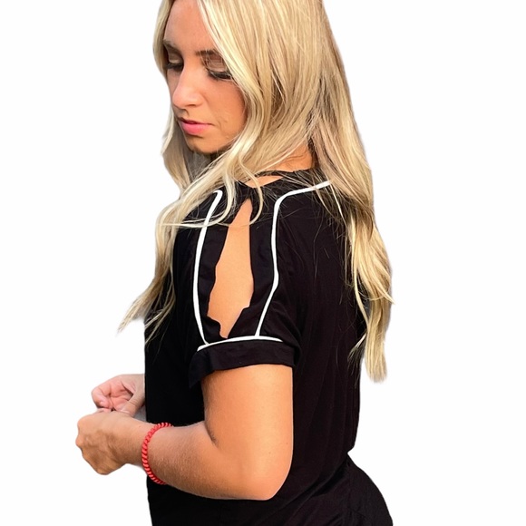 Cable and Gauge Cold Shoulder Top Black and White - Picture 2 of 11